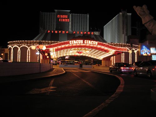Las Vegas Night at Night (palo-alto_img_1705.jpg) wird geladen. Eindrucksvolle Fotos von der Westküste Amerikas erwarten Sie.